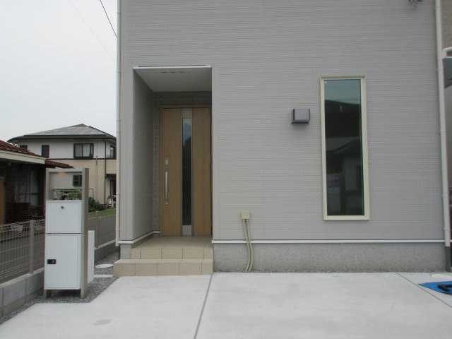 瑞穂町駒形富士山　新築戸建全6棟の外観|不在時に荷物を受け取れる便利な宅配BOX付き。