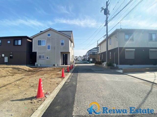 売地　茅ヶ崎市本村3丁目の前面道路含む現地写真