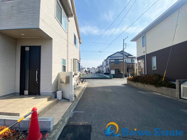 売地　茅ヶ崎市本村3丁目の前面道路含む現地写真