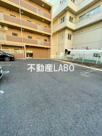 ヴォーリバージュ境川の駐車場