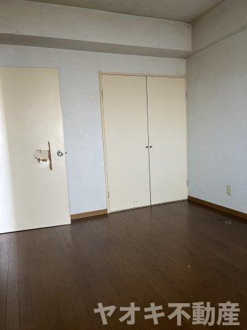 坂出本町マンションの洋室
