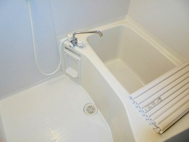 リーフテラスの浴室|日々の疲れを癒すお風呂付です