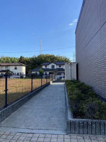 レオパレス田原台の庭