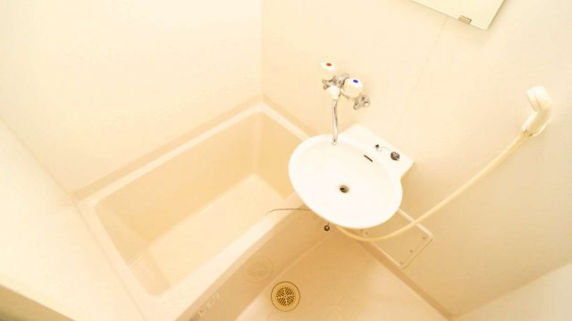 レオパレスヴィルドミールの浴室|トイレと別なのでゆったり入っていただけます