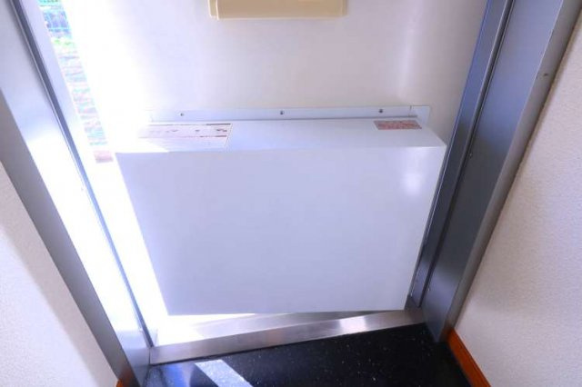 レオパレスヴィルドミールのその他|玄関ドアに宅配BOX付き