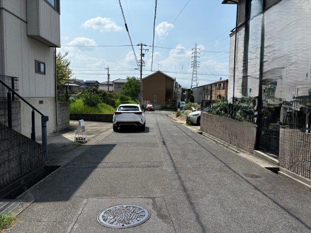 日進市赤池南　戸建の前面道路含む現地写真|西側道路　南方向を撮影