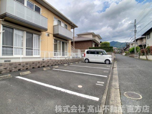 コムハウス　弐番館の駐車場