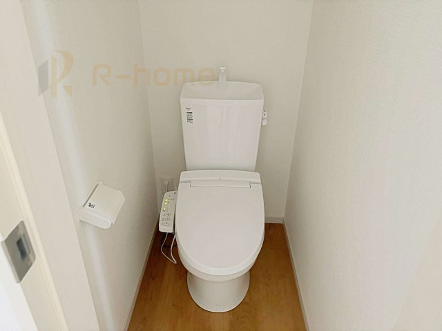 水戸市見川21期　新築戸建て　2号棟のトイレ|温水洗浄便座付きのトイレ。
トイレが２ヵ所設置で朝の忙しい時間でも安心です。