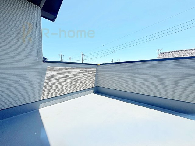 水戸市見川21期　新築戸建て　2号棟のバルコニー|奥行きのあるバルコニーは、お子様をプールで遊ばせたり、カフェテラス風にしたり多目的に利用できます♪