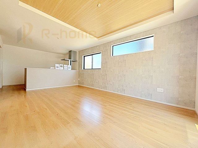 水戸市見川21期　新築戸建て　2号棟の居間・リビング|広々としたLDK♪充分な広さがあり、ご家族でインテリアのレイアウトを考えるのも楽しみですね！