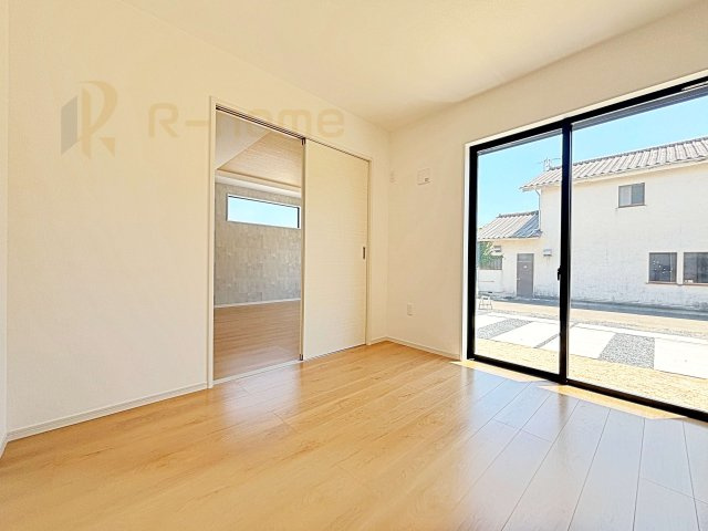 水戸市見川21期　新築戸建て　2号棟の洋室|1階洋室はゲストルーム、キッズスペースとしても利用可能♪
開放してリビングと繋げればゆとりの大空間！