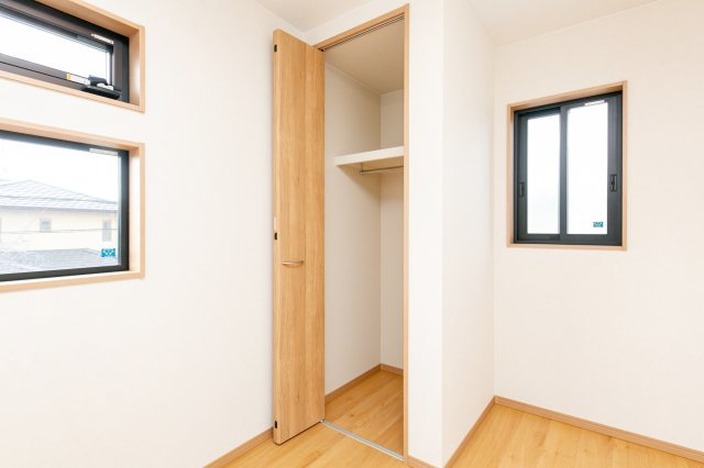 向日市上植野町浄徳の収納|クローゼット付きです。