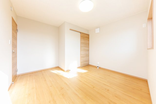 向日市上植野町浄徳の洋室|2階 洋室（約7帖）
主寝室としておススメの洋室です。ウォークインクローゼットがございます。