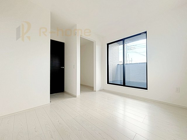 水戸市見川21期　新築戸建て　3号棟の洋室|収納便利なウォークインクローゼット付きの洋室♪
明るく風通しの良いお部屋です♪