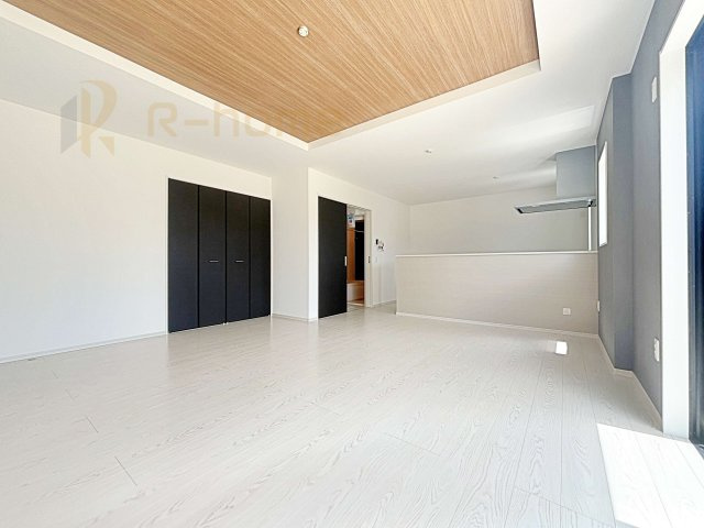 水戸市見川21期　新築戸建て　3号棟の居間・リビング|広くて明るいＬＤＫ♪ ゆったりくつろげるリビングスペースで、ご家族皆様の笑顔が溢れます。