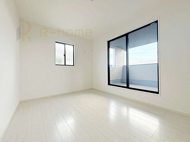 水戸市見川21期　新築戸建て　3号棟の洋室|2面窓の風通しの良い洋室です♪差し込む暖かな陽当たりで、室内がくつろげる空間に早変わりです♪