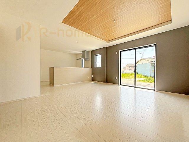 水戸市見川21期　新築戸建て　3号棟の居間・リビング|広々としたLDK♪充分な広さがあり、ご家族でインテリアのレイアウトを考えるのも楽しみですね！