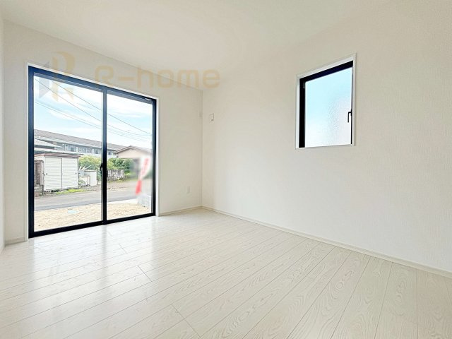 水戸市見川21期　新築戸建て　3号棟の洋室|1階に6帖の独立洋室！ゲストルームとしても活用できます♪