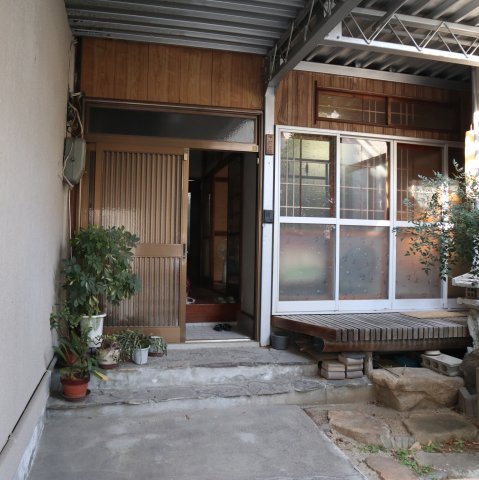 呉市広杭本町中古住宅の玄関