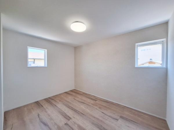 センチュリータウン大在E新築の洋室|2面採光で明るく、風通し良好です！