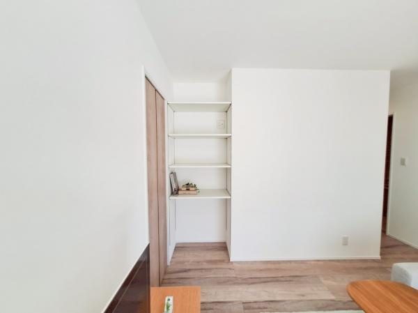 センチュリータウン大在E新築の収納|季節の飾り物や思い出の品も大切に保管♪来客時もリビングを美しく保てる隠れた収納力！