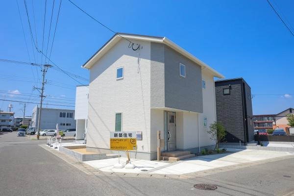 センチュリータウン大在E新築のその他|やさしいツートンカラーの外観で街並みにすっとなじむシンプルなデザイン。
ゆとりある間取りで、家族それぞれの時間も、みんなで過ごす時間もどちらも大切にできます♪
