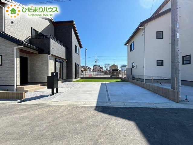 深谷市上柴町　新築一戸建て　フェリディアガーデン　04の駐車場|ゆとりある駐車スペースは、親戚や友達が遊びにきても敷地内に駐車でき、近所に迷惑かけなくてすみます。										