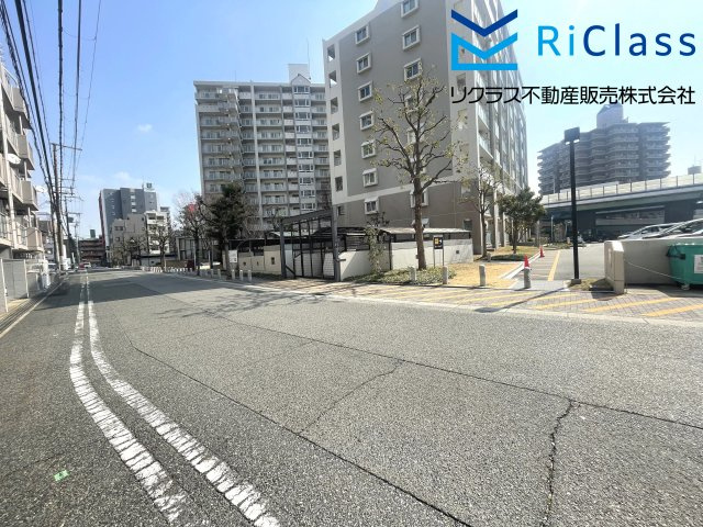 甲南サンシティ兵庫の周辺|マンション前の道路です