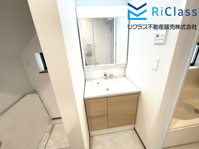 新築戸建　神戸市兵庫区浜中町２丁目71の独立洗面台|使いやすい独立洗面台です