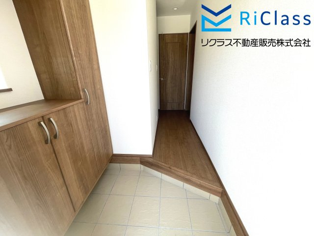 新築戸建　神戸市兵庫区浜中町２丁目71の玄関|収納もある玄関です