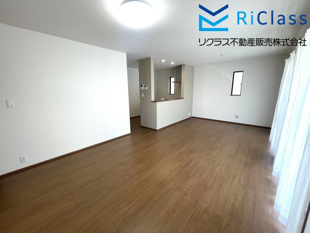 新築戸建　神戸市兵庫区浜中町２丁目71の居間・リビング|ゆったり過ごせるリビングです