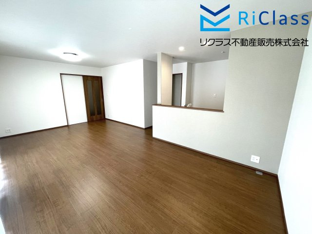 新築戸建　神戸市兵庫区浜中町２丁目71の居間・リビング|ゆったり過ごせるリビングです
