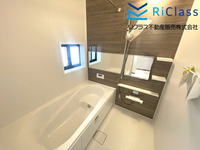 新築戸建　神戸市兵庫区浜中町２丁目71の浴室|お風呂です
浴室乾燥機付きです
窓もあります