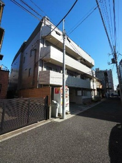 【外観】 | 鉄筋コンクリート造のがっちりとした建物。