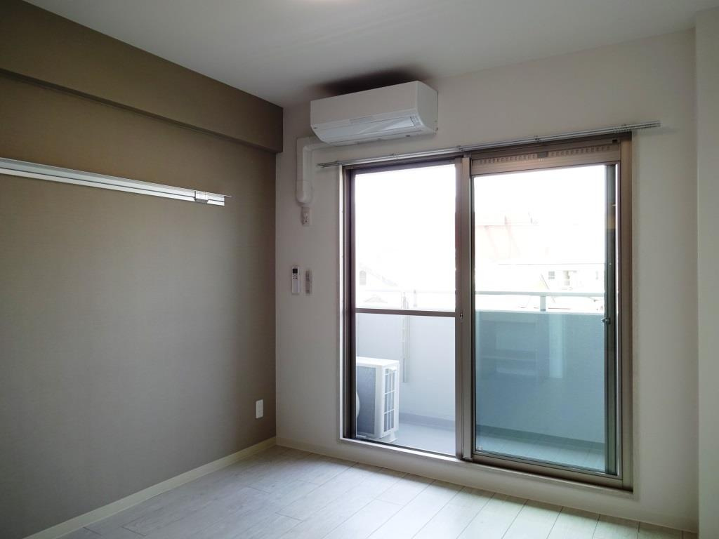 ディアコート八木の洋室|クローゼット付きの洋室6.1帖