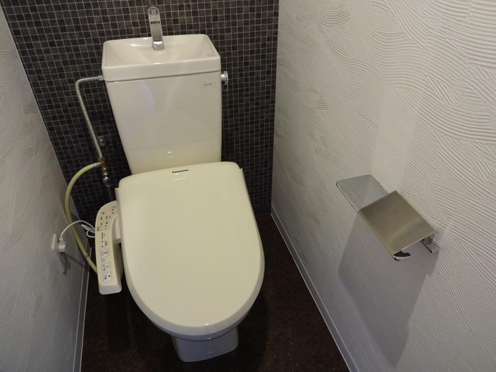 ディアコート八木のトイレ|温水洗浄便座機能付きトイレ