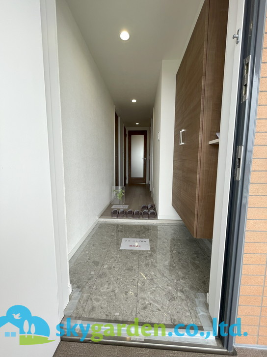 エンゼル茅ヶ崎リバーヴェールの玄関