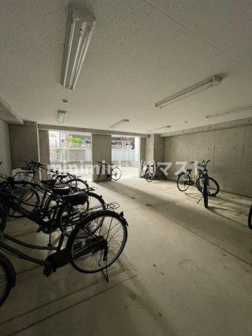 インベスト北梅田の駐車場