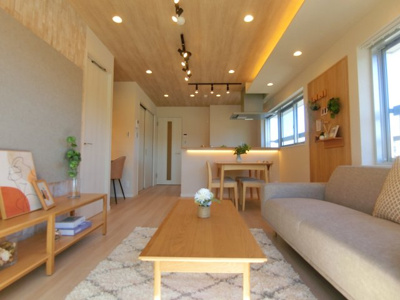 【居間・リビング】 | 牛込中央マンション | 外苑東通りより１本入った高台の閑静な立地