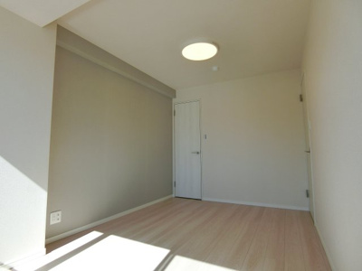 【洋室】 | 牛込中央マンション | 玄関扉＆サッシ交換履歴あります