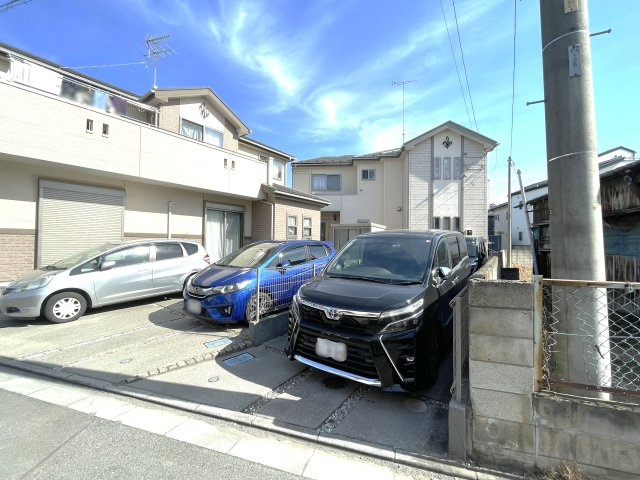 桶川市鴨川1丁目　中古戸建ての駐車場