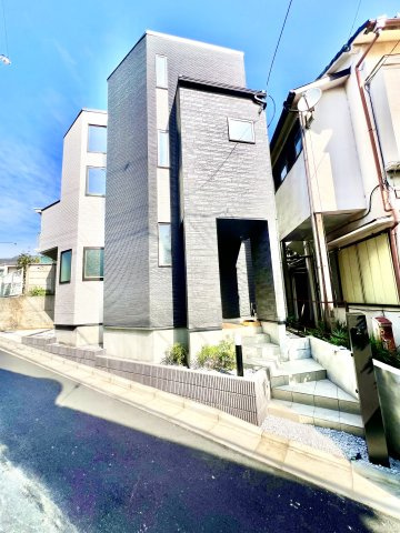 【外観】 | 練馬区春日町5丁目　新築戸建 | ◇南向きにつき陽当たりよろしいです◇