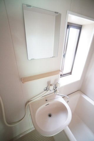 【独立洗面台】 | アビオンコリーヌ | ※同物件・同タイプの写真です。※共用部に無料洗濯機完備♪