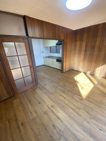 【 売主 】横浜市南区庚台　戸建の居間・リビング