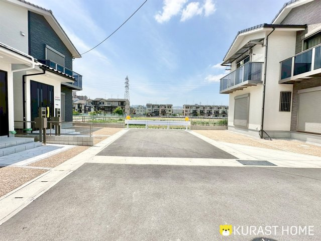 京都市伏見区久我石原町　新築戸建の前面道路含む現地写真