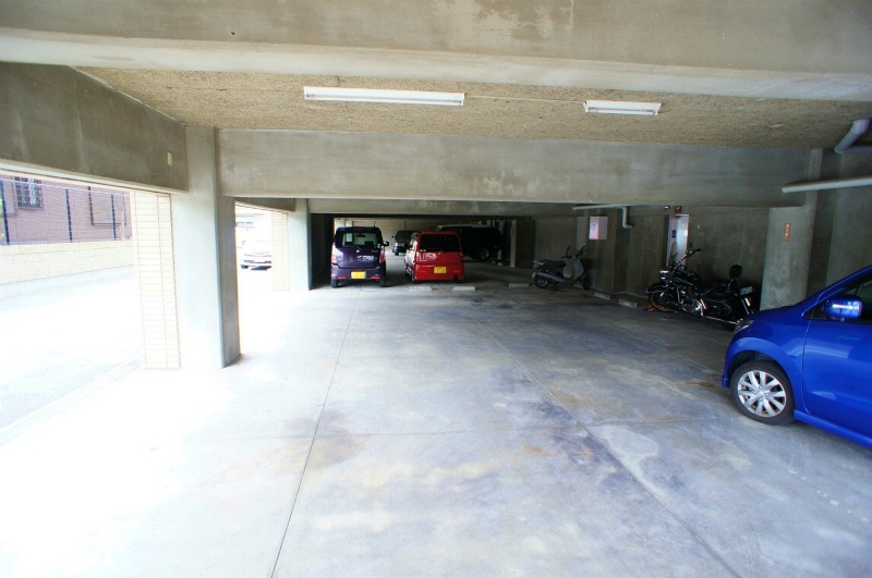 マンションセンチュリーの駐車場