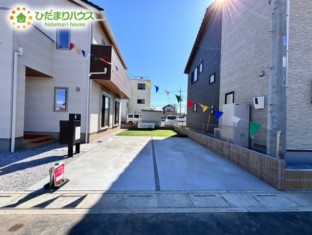 深谷市上柴町　分譲一戸建　フェリディアガーデン　02の駐車場|ゆとりある駐車スペースは、親戚や友達が遊びにきても敷地内に駐車でき、近所に迷惑かけなくてすみます。										

