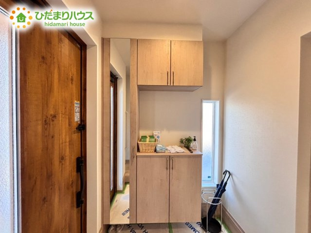 深谷市上柴町　分譲一戸建　フェリディアガーデン　02の収納|姿見も備え付けてあるので、お出かけ前に身だしなみチェックができますね！
