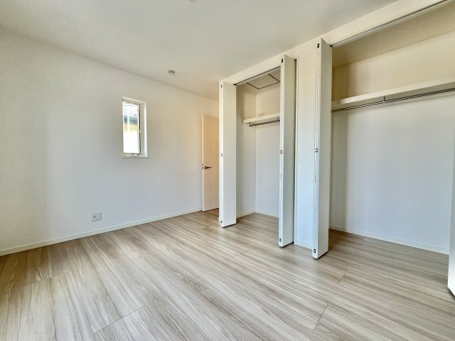 【洋室】 | 渋沢駅徒歩13分、土地50坪以上、耐震等級３ | 6.5帖