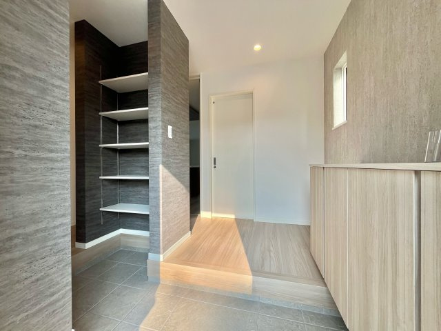 【玄関】 | 渋沢駅徒歩13分、土地50坪以上、耐震等級３